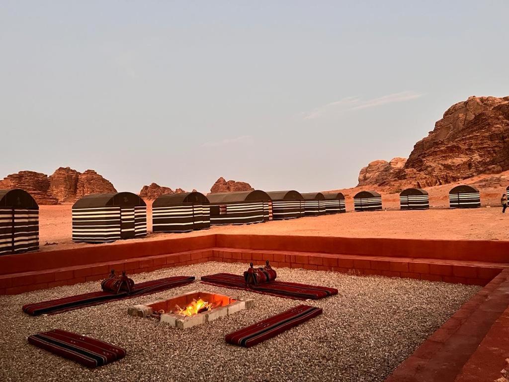 Wadi Rum Sky Tours & Camp Ngoại thất bức ảnh