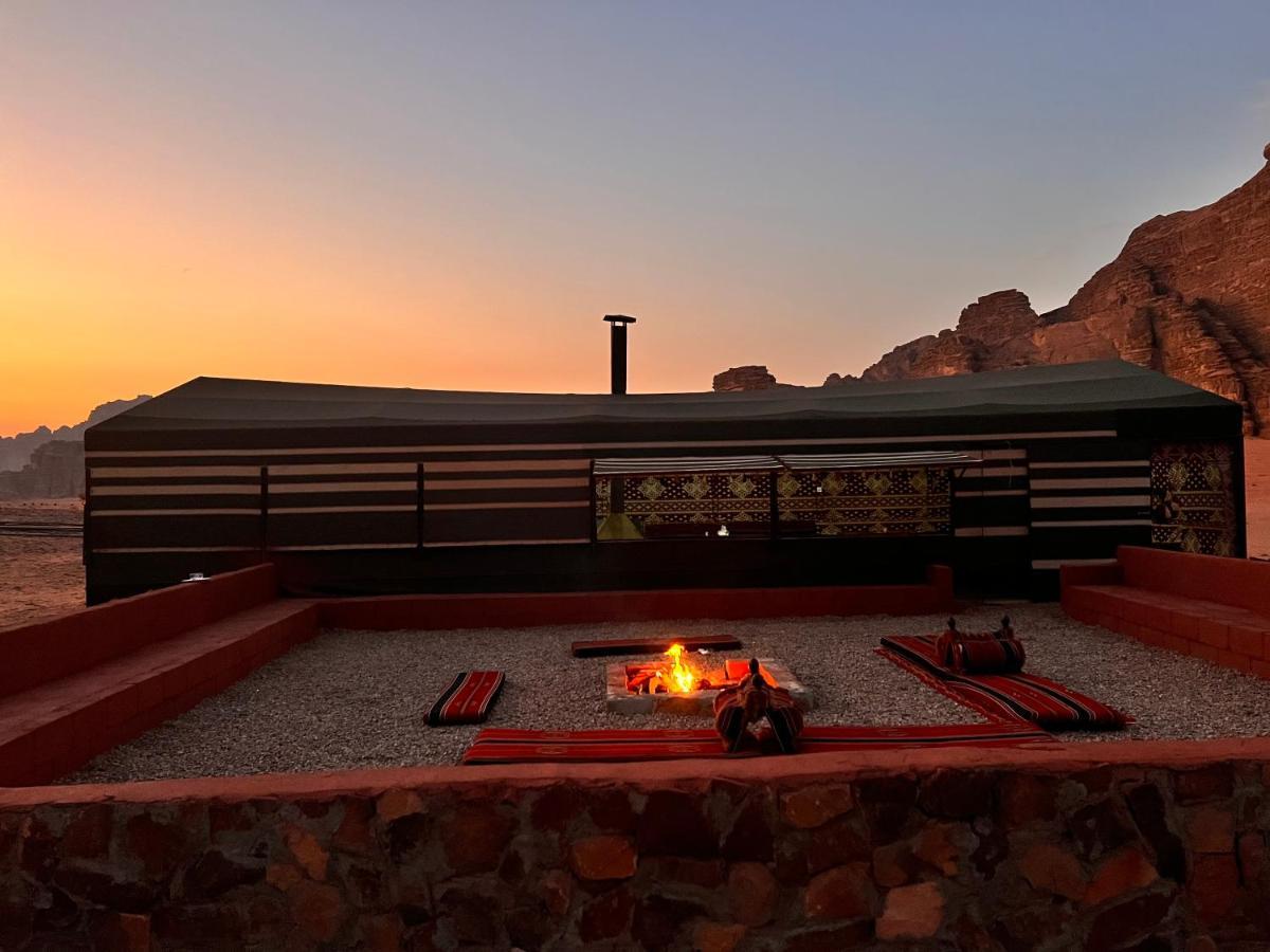 Wadi Rum Sky Tours & Camp Ngoại thất bức ảnh