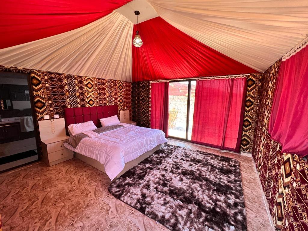 Wadi Rum Sky Tours & Camp Ngoại thất bức ảnh