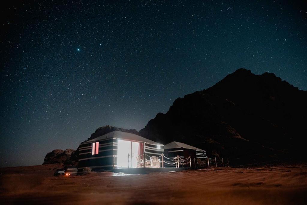 Wadi Rum Sky Tours & Camp Ngoại thất bức ảnh