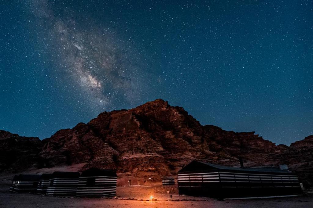 Wadi Rum Sky Tours & Camp Ngoại thất bức ảnh