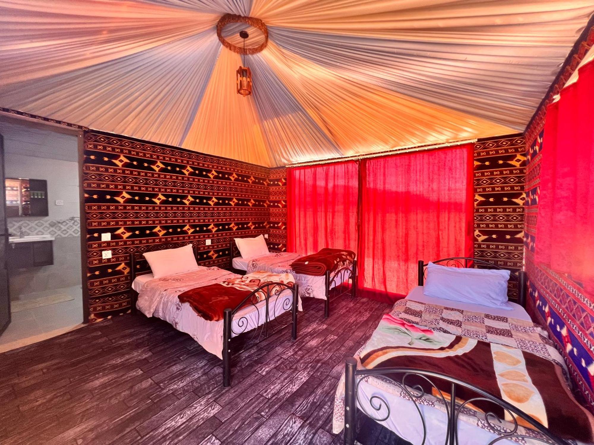 Wadi Rum Sky Tours & Camp Ngoại thất bức ảnh