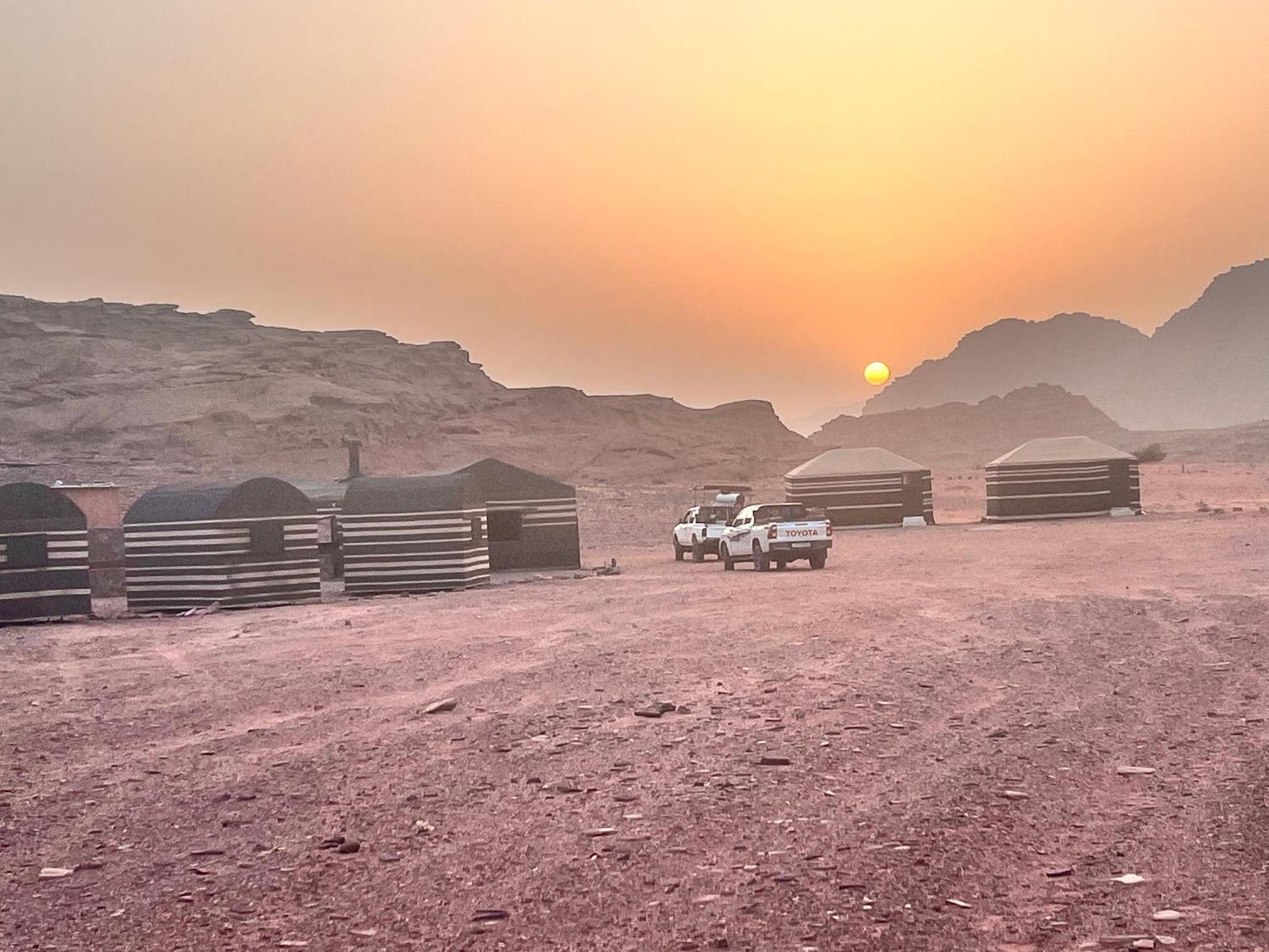 Wadi Rum Sky Tours & Camp Ngoại thất bức ảnh