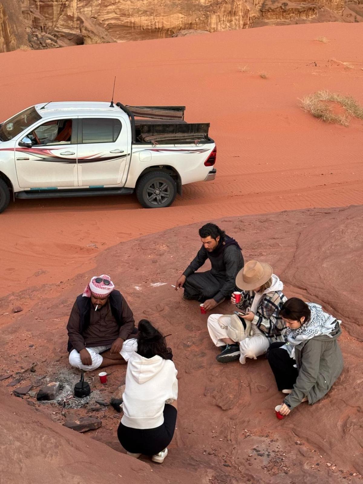 Wadi Rum Sky Tours & Camp Ngoại thất bức ảnh